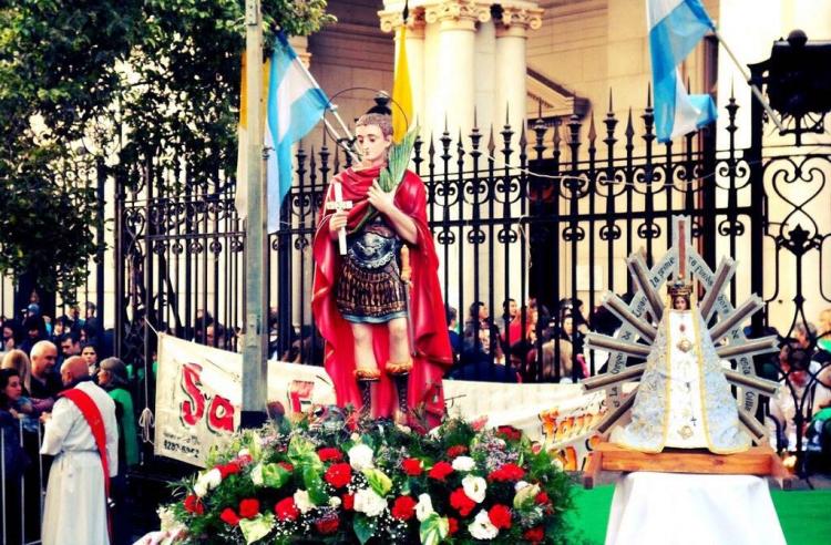 Fiesta grande de San Expedito en el santuario porteño de Balvanera