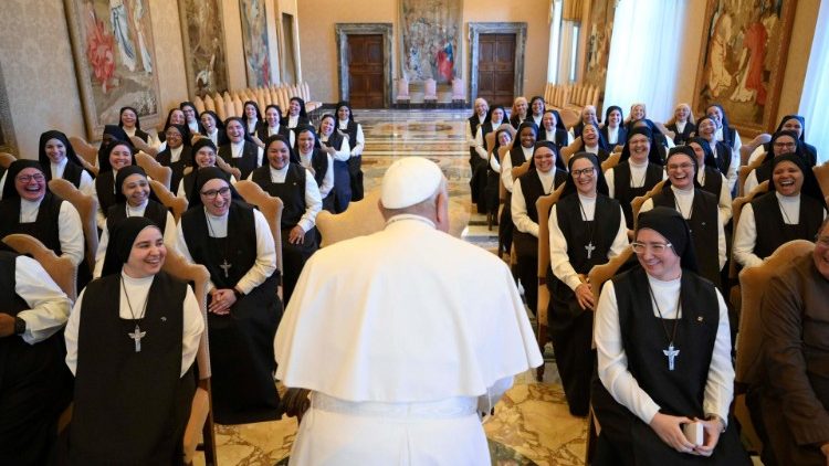 Francisco, a las Carmelitas del Espíritu Santo: 'El Evangelio llega a todos'