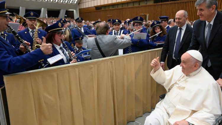 Francisco a los fieles de Milán: 'Caminar juntos anteponiendo el amor'