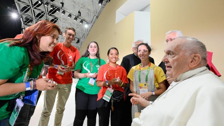 Francisco, a los jóvenes: 'Nunca pierdan la conexión con Jesús'