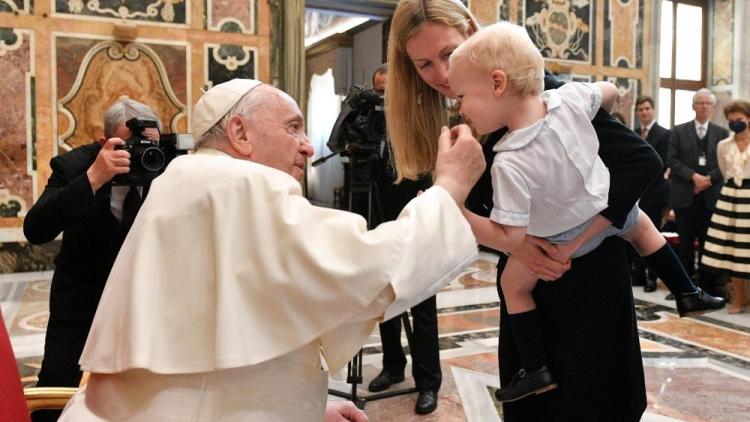 Francisco: A un mundo pobre en humanidad, urge una civilización del amor