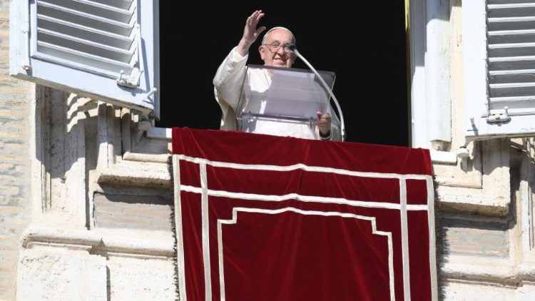 Francisco, en el Ángelus: 'La fuente de todo es el amor'