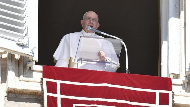 Francisco en el Ángelus: "Lo esencial es cultivar la fe"