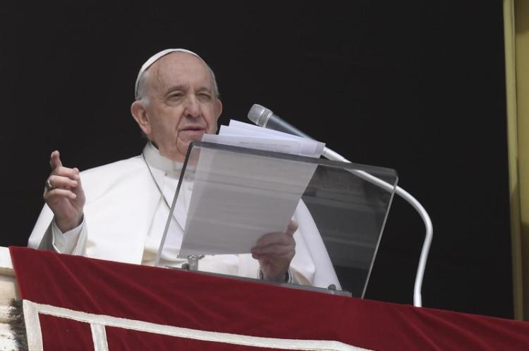 Francisco en el Ángelus: "¡Señor, dame el pan cotidiano para ir adelante!"