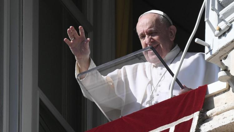 Francisco: 'En la Última Cena Jesús ofrece, da gracias y comparte'