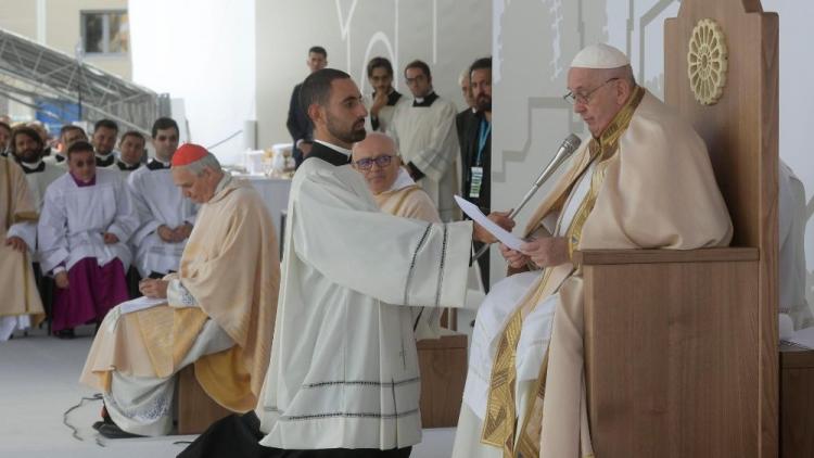 Francisco invita a soñar con una Iglesia eucarística y compasiva con los que sufren