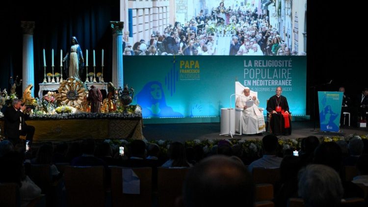 Francisco: 'La piedad popular, un vehículo crucial para transmitir la fe'