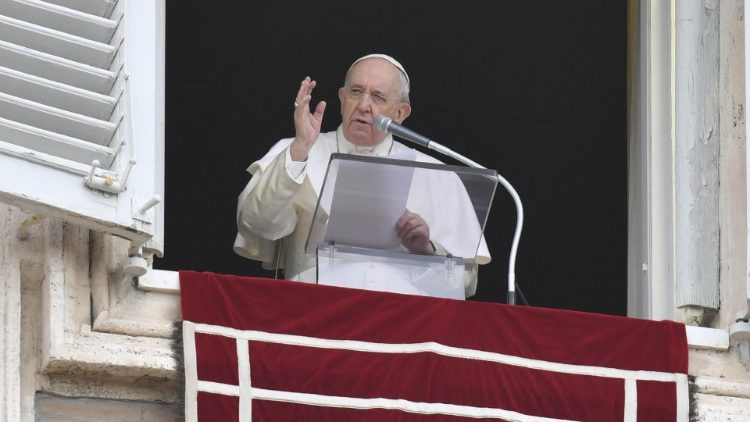 Francisco: La Santísima Trinidad nos estimula a vivir con y para los demás