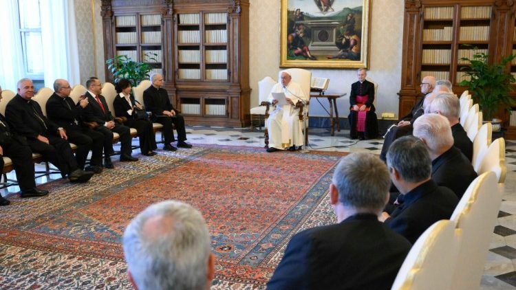 Francisco pide a la CAL fomentar la reconciliación y la fraternidad