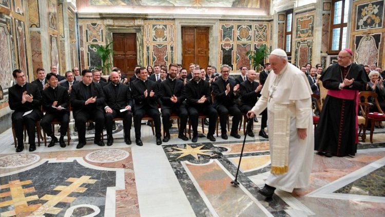 Francisco pidió a seminaristas ser 'signos vivos de Jesús en el mundo'