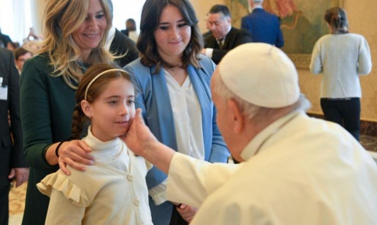 Francisco reafirma el derecho de los padres a educar a sus hijos en libertad