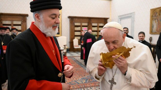 Francisco recibe al Patriarca asirio e incluye a Isaac de Nínive en el Martirologio Romano