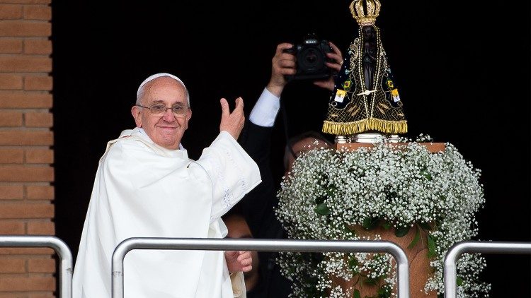 Francisco saludó a los brasileños por la fiesta de la Virgen de Aparecida