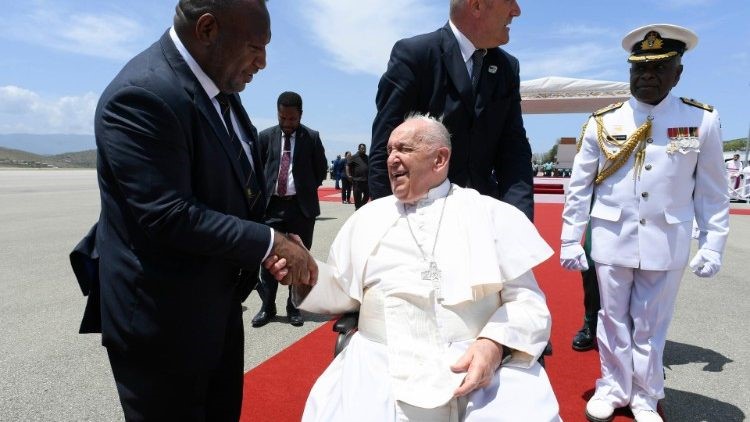 Francisco se despide de Papúa Nueva Guinea y viaja hacia Timor Oriental