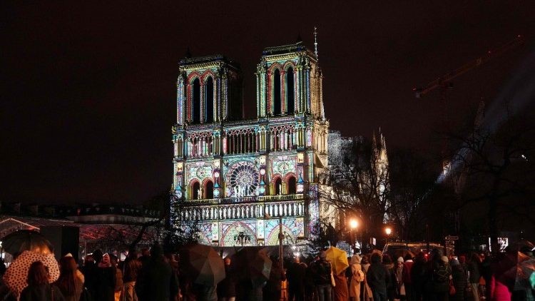 Francisco, sobre Notre-Dame: 'Signo profético de la renovación de la Iglesia en Francia'