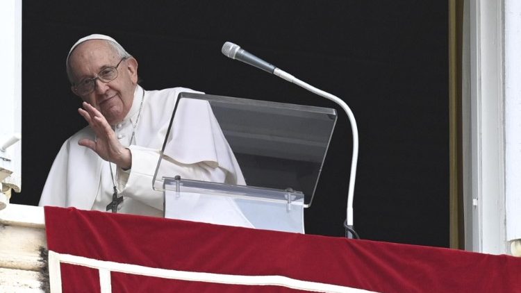 Francisco: "Sufro y lloro pensando en el sufrimiento de la población ucraniana"