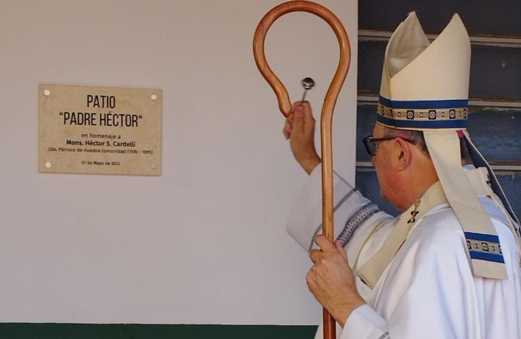 Homenaje a Mons. Cardelli en la parroquia rosarina de la que fue párroco