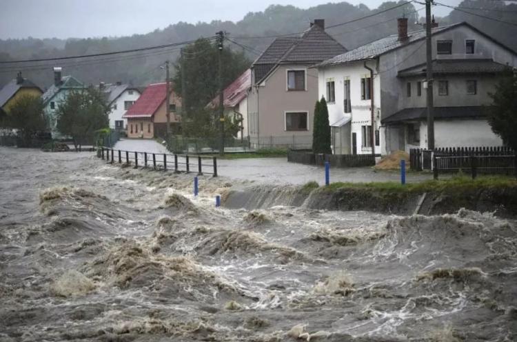 Inundaciones en Europa: Caritas en primera fila ayudando a los damnificados