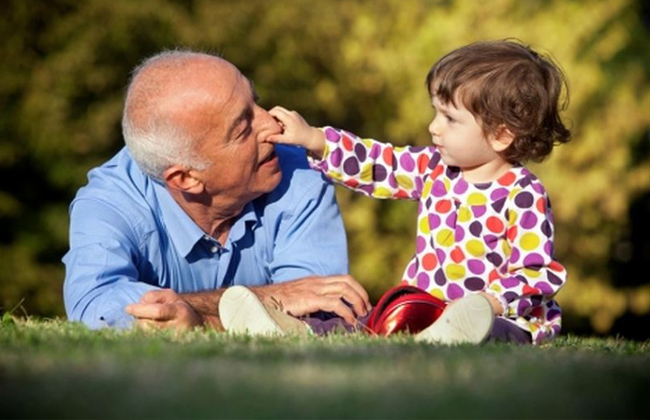 Jornada de reflexión sobre el diálogo intergeneracional entre abuelos y nietos