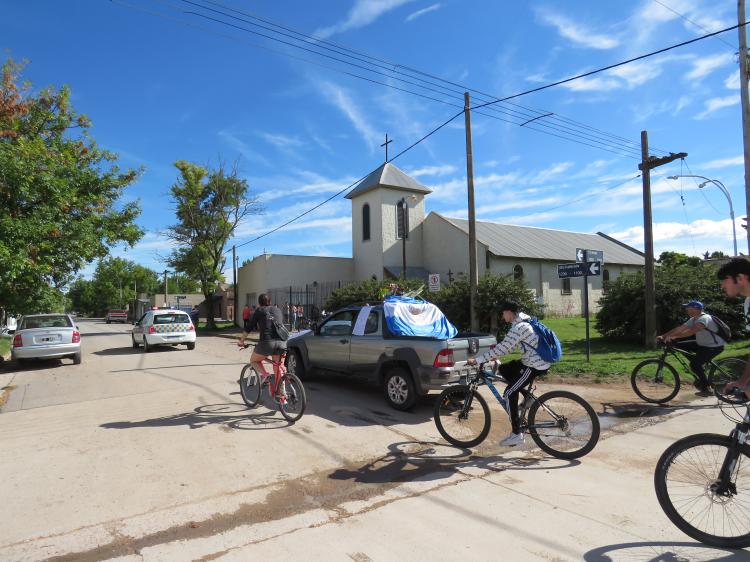 La Caminata de Cáritas llegó a Bahía Blanca y visitó Coronel Pringles