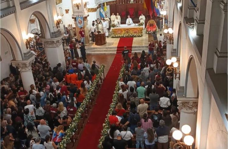 La comunidad venezolana celebró su devoción a la Virgen de Chiquinquirá