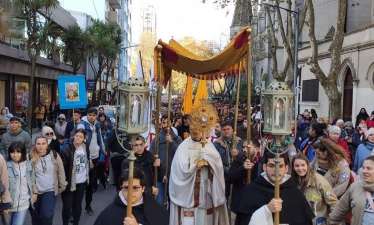 La Eucaristía, un milagro de fe y misterio central de la fe cristiana