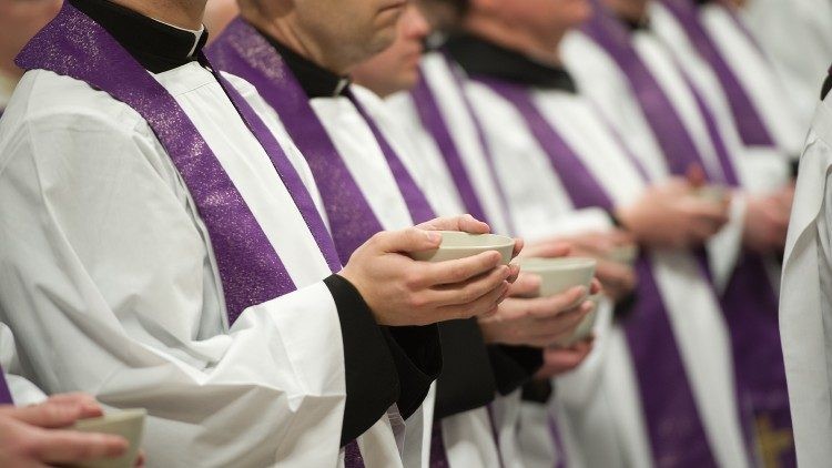 Los obispos agradecen a los sacerdotes su tarea con el pueblo de Dios