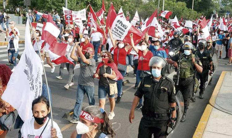 La Iglesia dispuesta a mediar para solucionar crisis en Perú