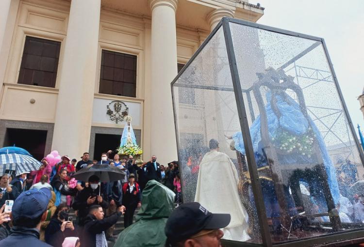 La lluvia bendijo a los peregrinos de los tres pueblos que llegaron a Itatí