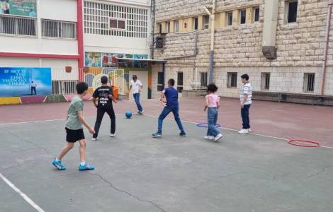 La parroquia de Nazareth organiza un campamento para niños que padecen la guerra