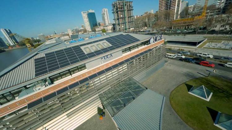 La UCA produce energía con paneles solares