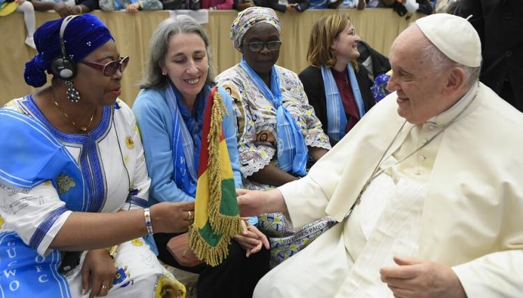 Las mujeres en la Iglesia siempre han sido 'artífices de lo humano'