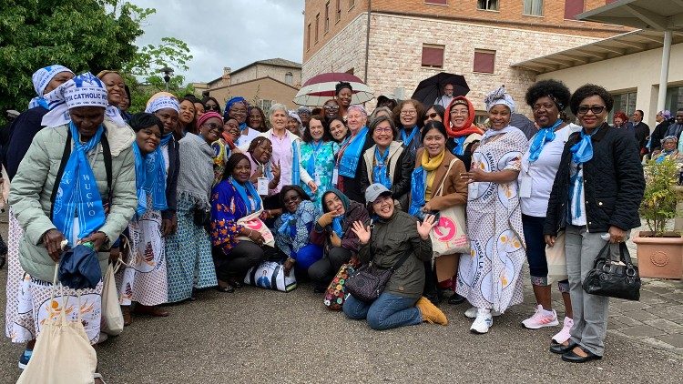 Las mujeres representadas en la UMOFC reunidas en Asís