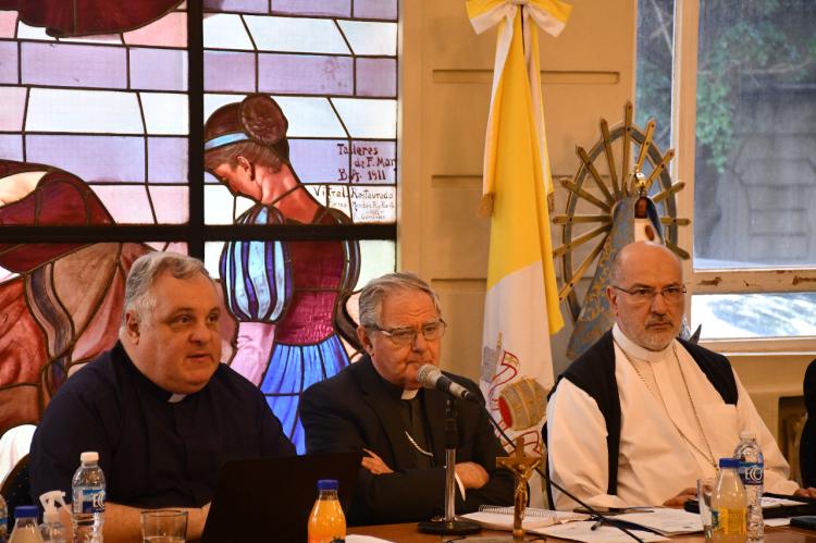 Los obispos saludan al Papa y renuevan su compromiso de oración por la paz