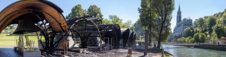 Lourdes: Un incendio arrasó cuatro de las ocho capillas de la luz del santuario francés