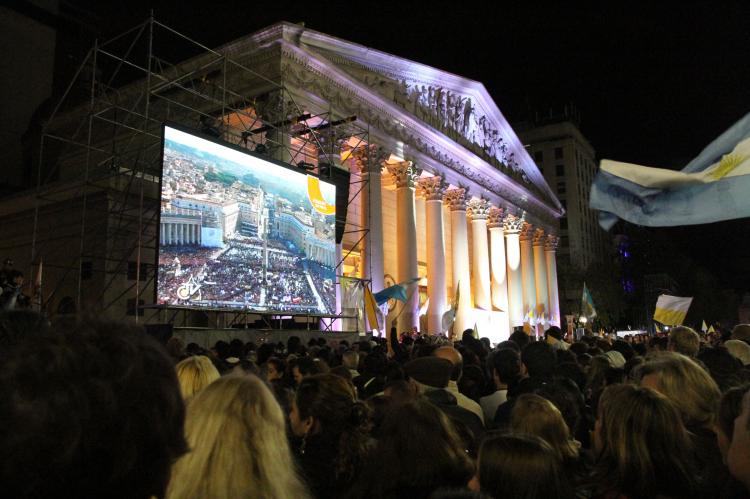 Misa por el Papa en la catedral de Buenos Aires abre el plenario episcopal