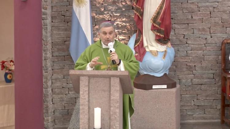 Mons. Álvarez: Abandonar "ideologías y cosas superfluas" y asistir al hermano que yace tirado