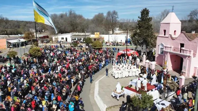 Mons. Araya: 'Adoremos a Dios y misionemos con los hermanos'