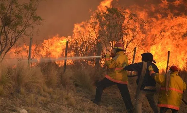 Mons. Barba agradeció a bomberos y brigadistas por extinguir los incendios