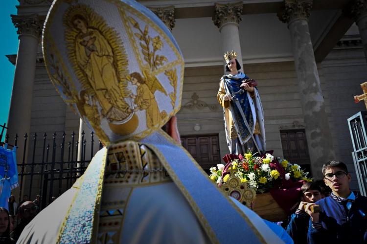 Mons. Barba: 'Hacen falta personas con coraje para construir una vida e historia distintas'