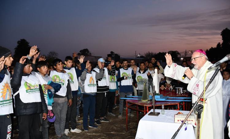 Mons. Bokalic bendijo la piedra fundamental del primer Hogar de Cristo en La Banda