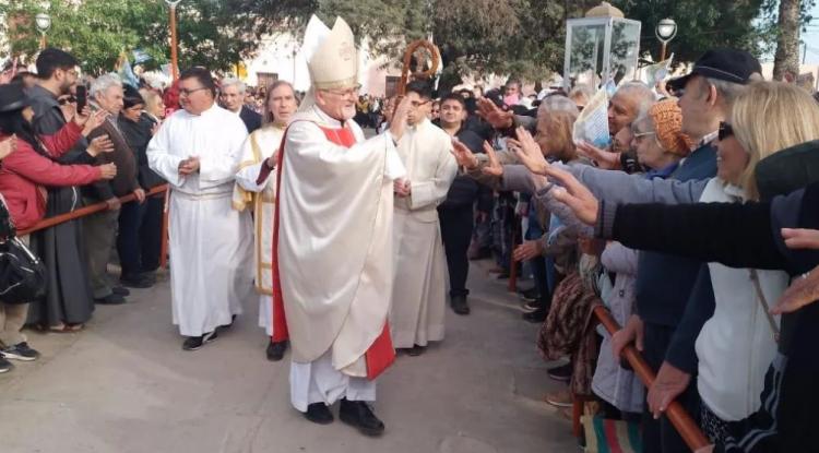 Mons. Bokalic presidió la fiesta del Señor de los Milagros de Mailin