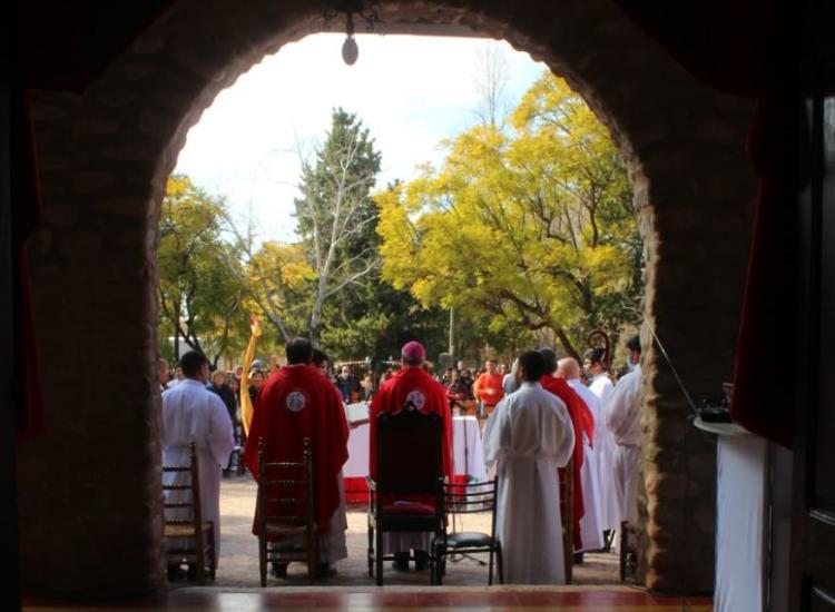 Mons. Braida: Wenceslao nos anima a perseverar en la oración