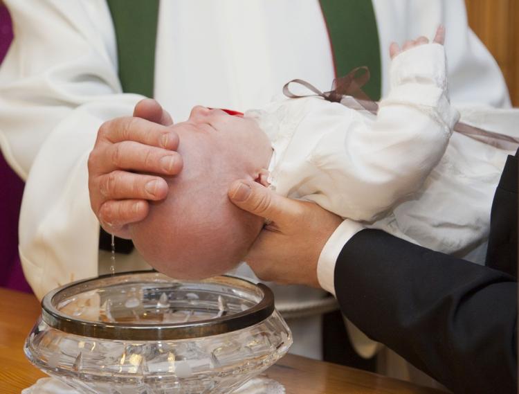 Mons. Castagna: 'El Bautismo, fuente de gracia que sacia la sed de santidad'