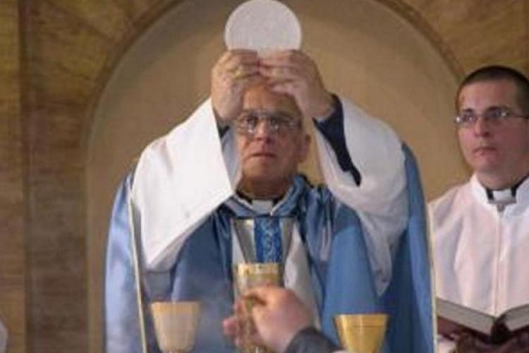 Mons. Castagna: 'La Eucaristía, signo elocuente del amor de Dios'