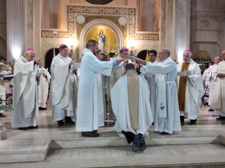 Mons. Eduardo Redondo fue ordenado obispo en la catedral de Quilmes