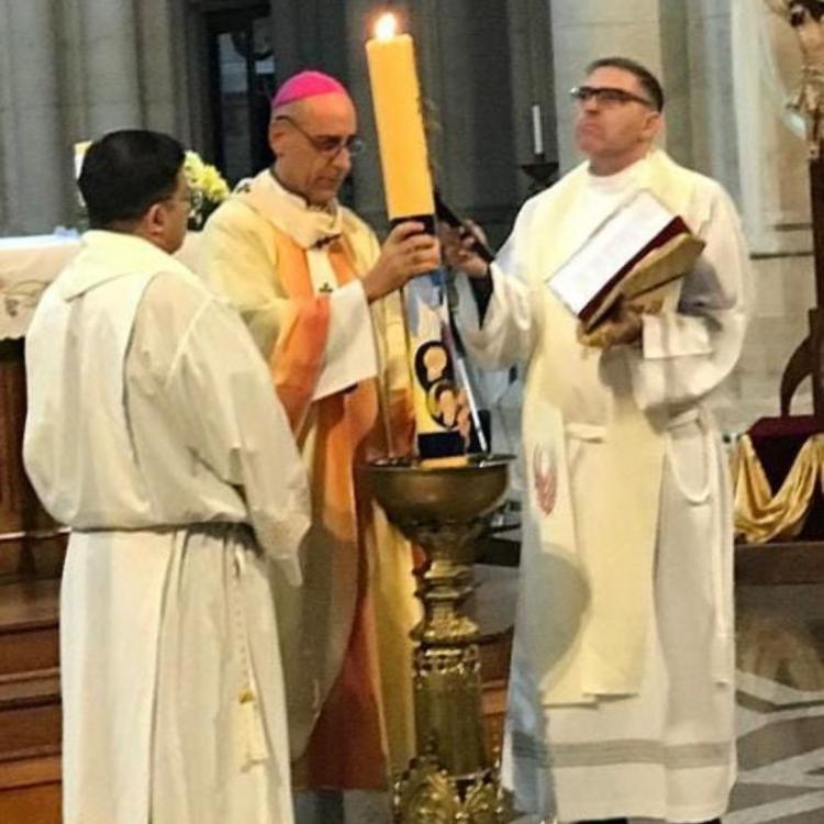 Mons. Fernández: 'Tenemos que atrevernos al vértigo de una vida resucitada'