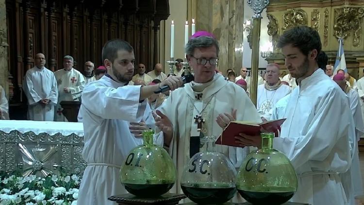 Mons. García Cuerva en la Misa Crismal animó al clero a una alegría fervorosa, popular e inquieta