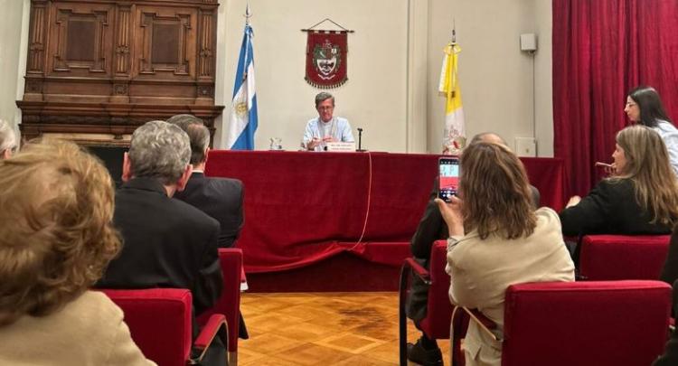 Mons. García Cuerva disertó sobre educación en la Universidad del Salvador