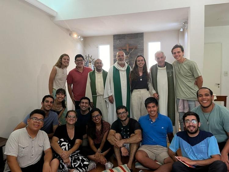 Mons. Eduardo García se reunió con el fundador de Hakuna